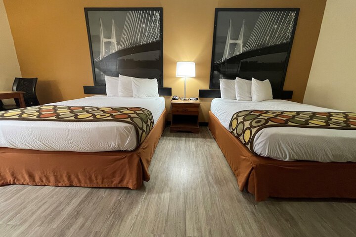 2 Queen Beds (3 of 18)