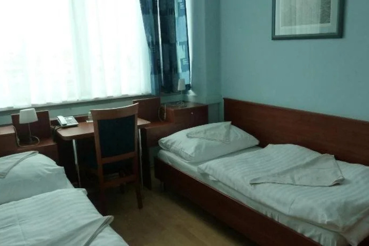 Room 3 of 25