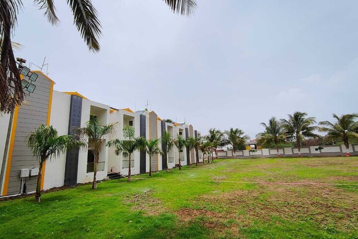 Hotel Exterior 11 of 11