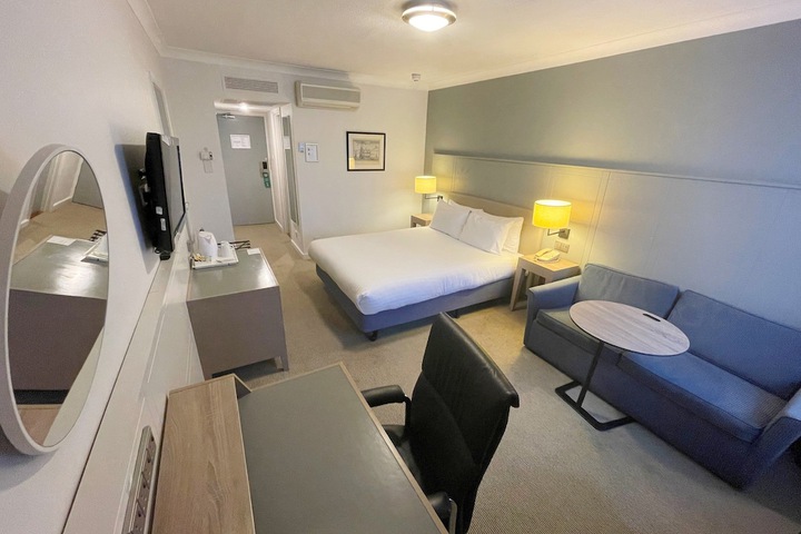 Room 19 of 68