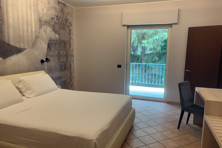 Room 6 of 13