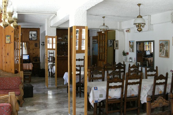 Dining 16 of 29