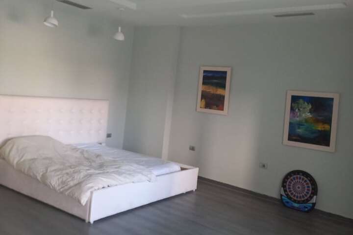 Room 6 of 25