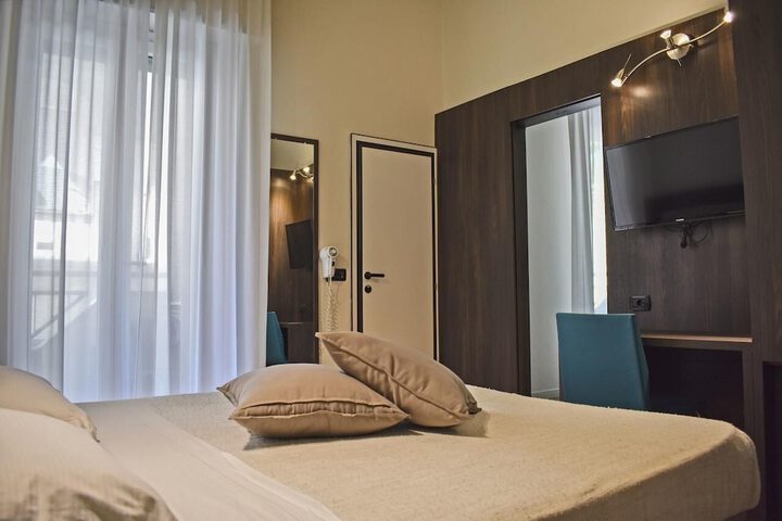 Room 10 of 40