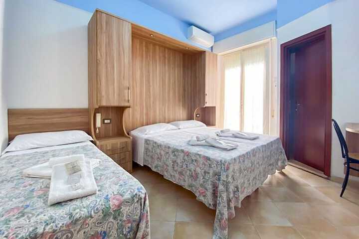 Room 34 of 108