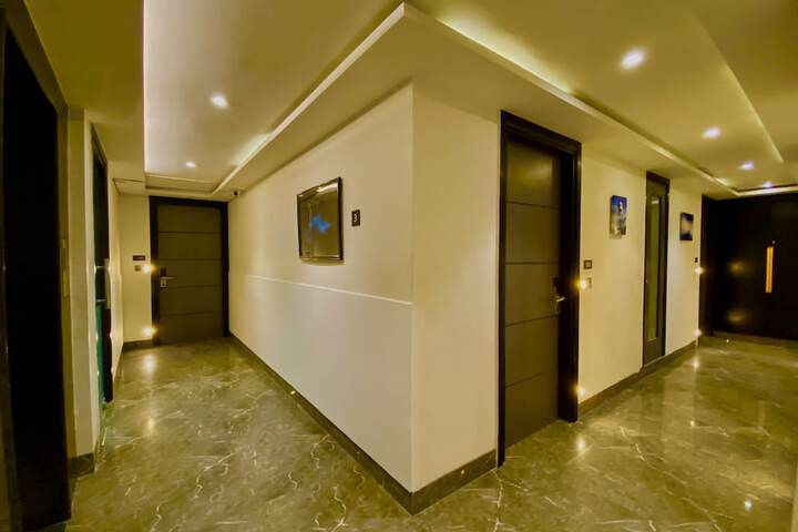 Ballroom/Hall 30 of 38