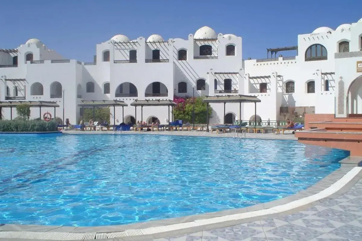 Pool 3 of 6