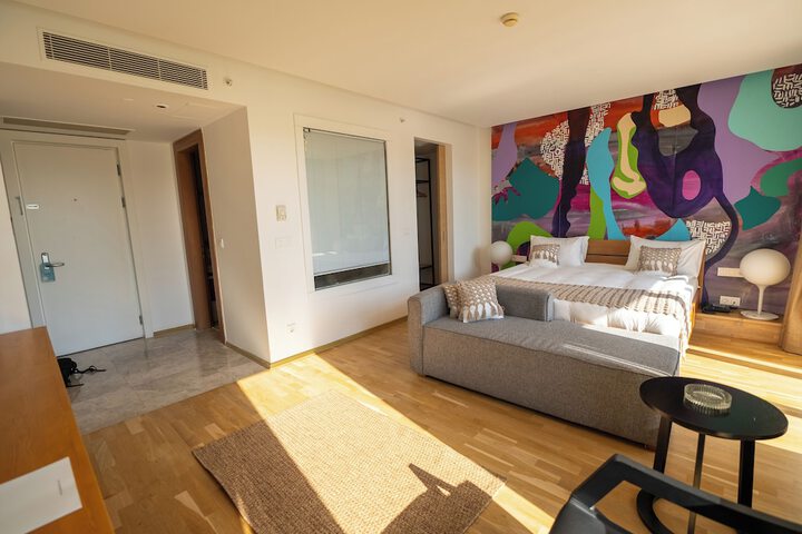 Room 21 of 180