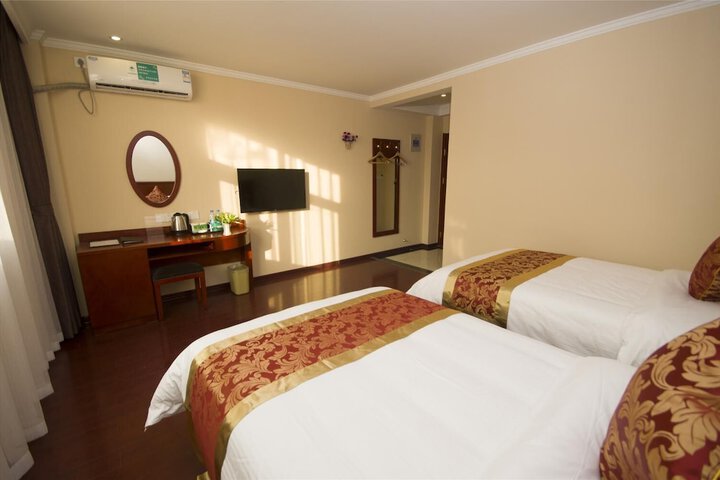 Room 28 of 44