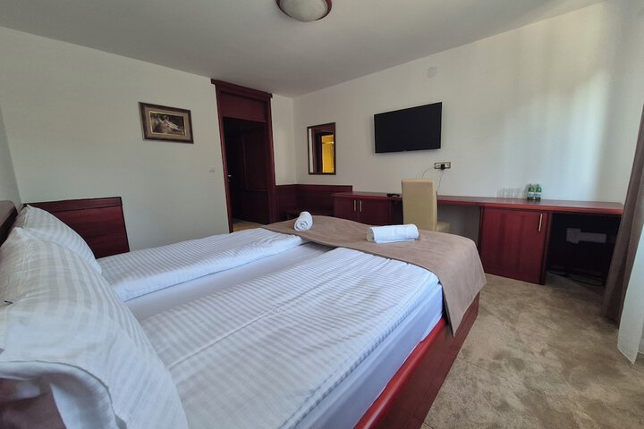 Room 6 of 35