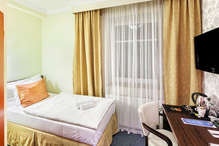 Room 6 of 37