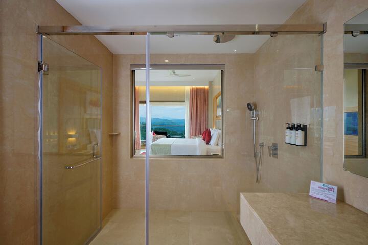 Room 52 of 82