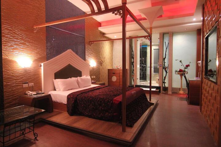 Room 27 of 56