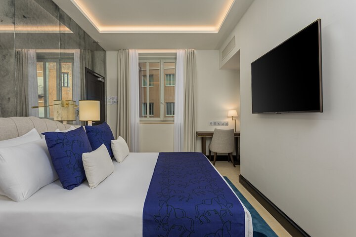 Room 7 of 39