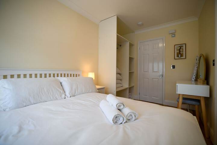 Room 4 of 34