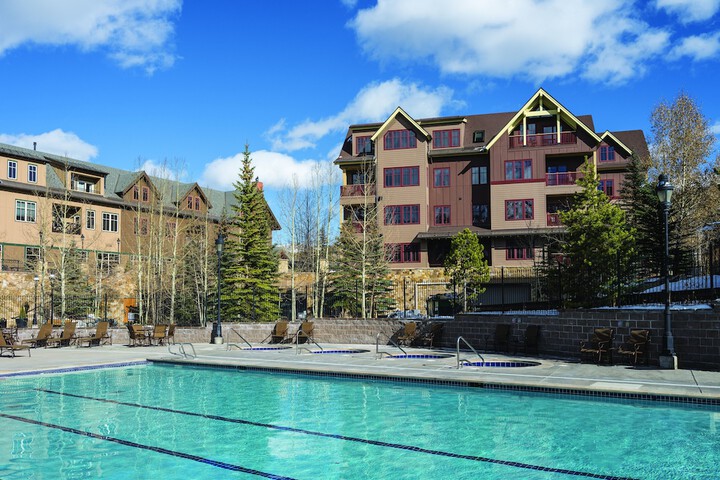 Pool Hotel