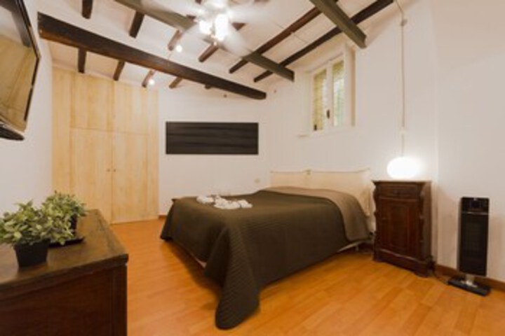 Room 6 of 9