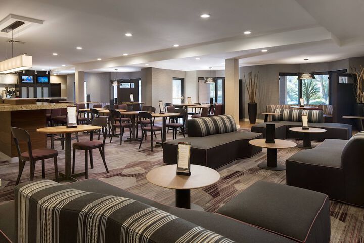 Lobby lounge