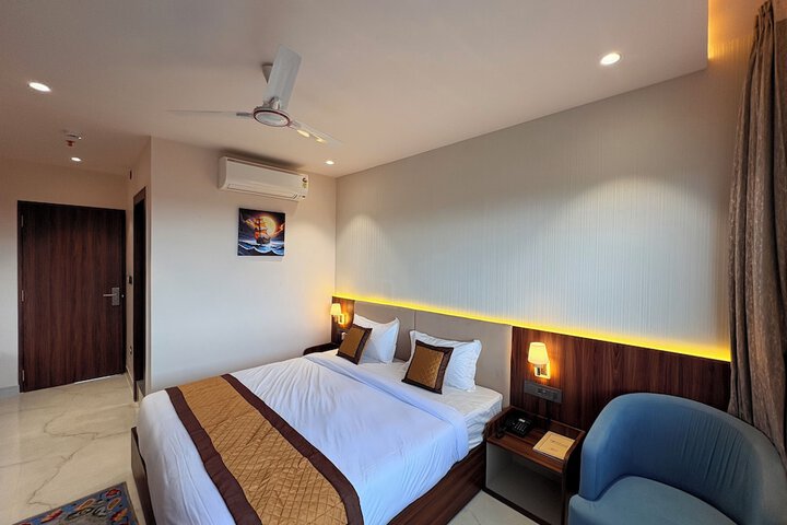 Room 10 of 17