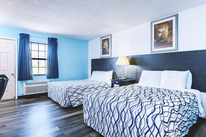 2 Queen Beds (7 of 10)