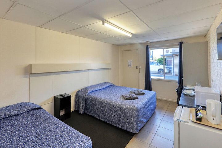 Room 3 of 32