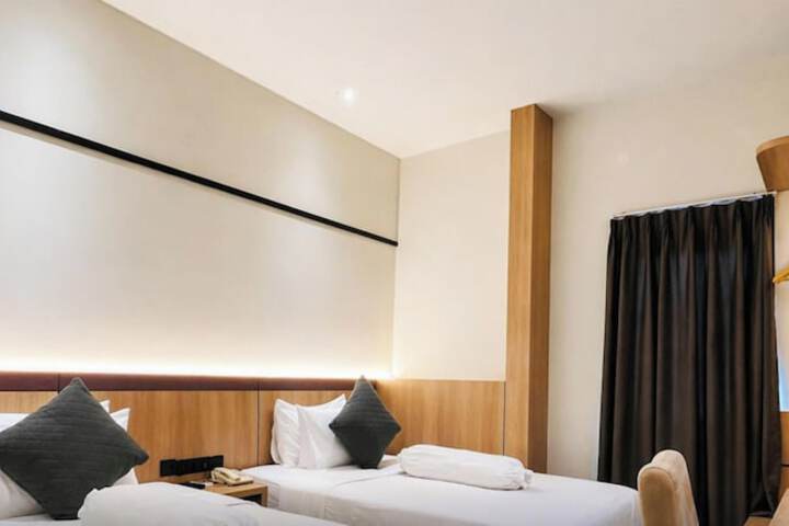 Room 4 of 10