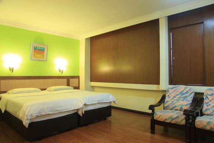 Room 12 of 26