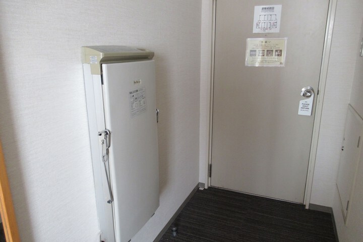 Room 27 of 64