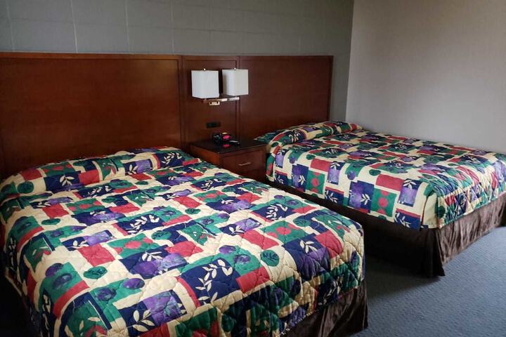 2 Double Beds (3 of 4)