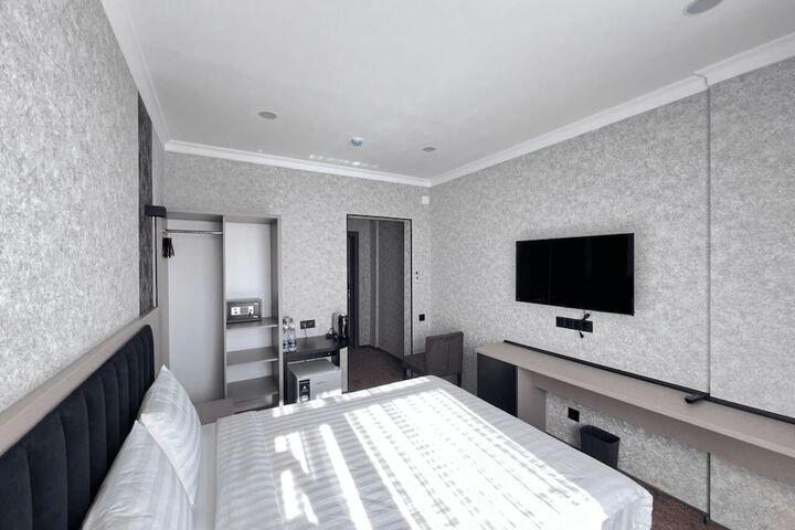 Room 2 of 9