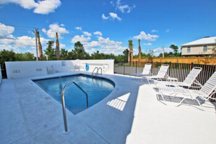 Pool 32 of 48