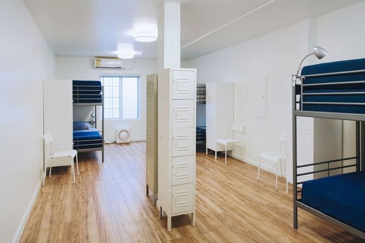 Room 6 of 32