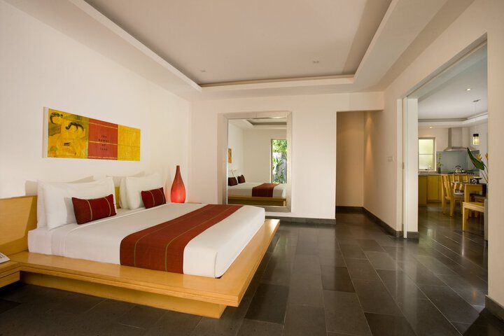 Room 4 of 94