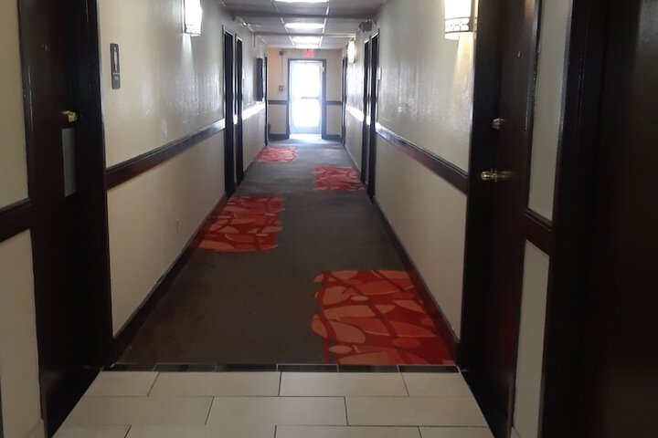 Ballroom/Hall 19 of 25