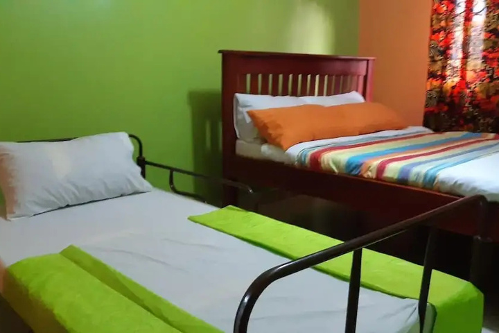 Room 6 of 13