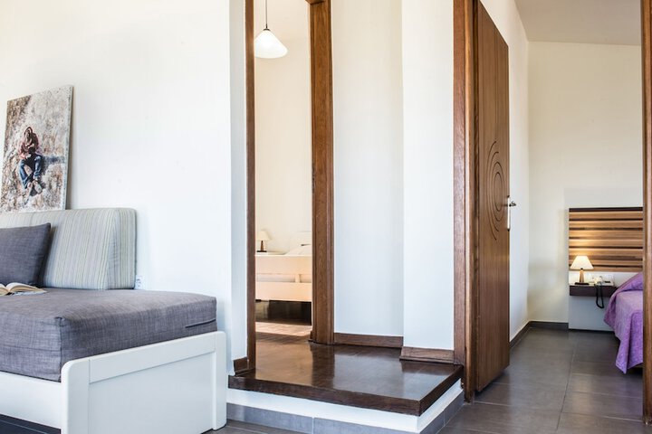 Room 27 of 52