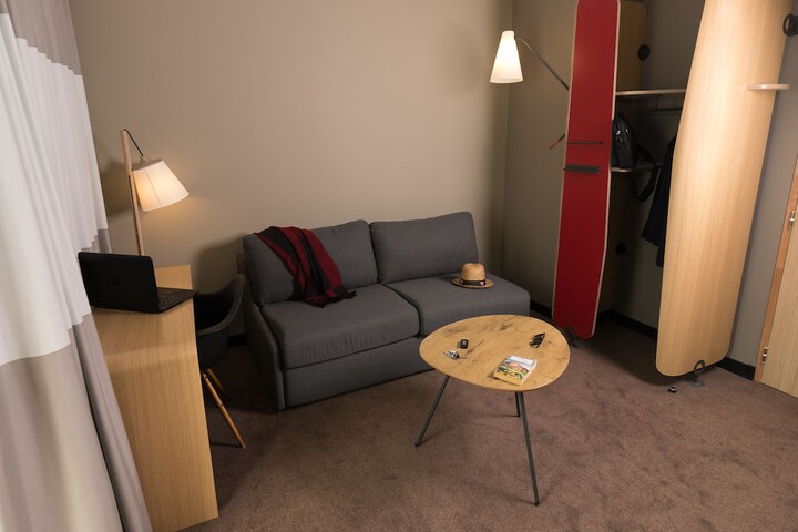 Room 10 of 83
