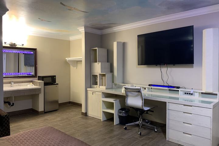 Room 2 of 36
