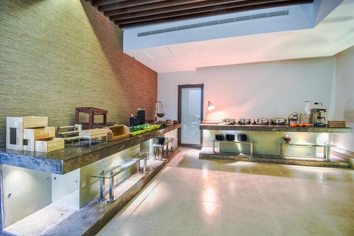 Lounge 85 of 99