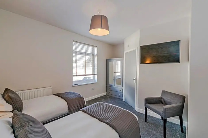 Room 4 of 15