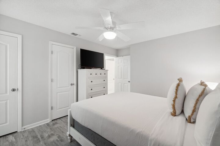 Room 18 of 125