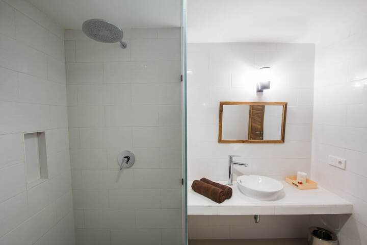 Room 27 of 43