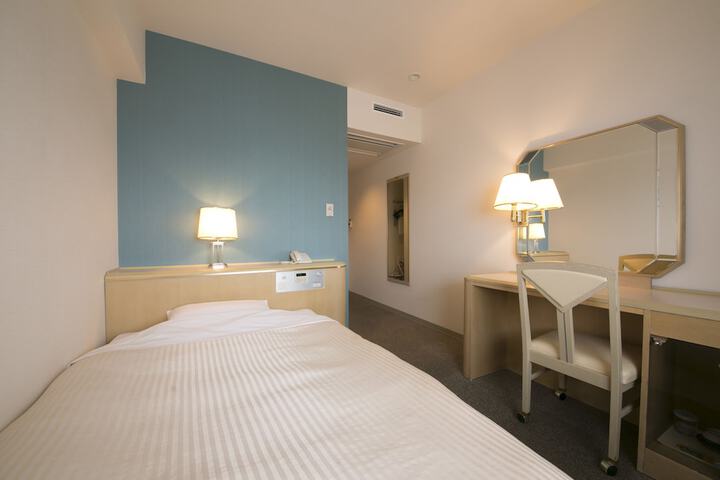 Room 6 of 51