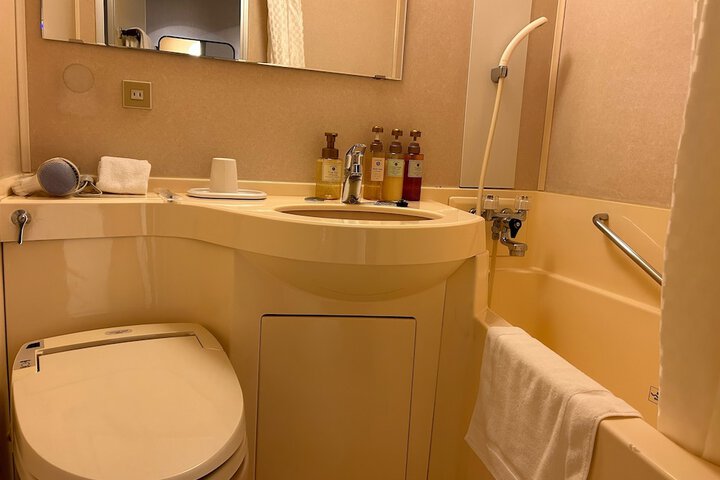Room 17 of 28