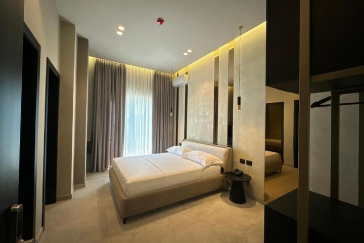 Room 7 of 62