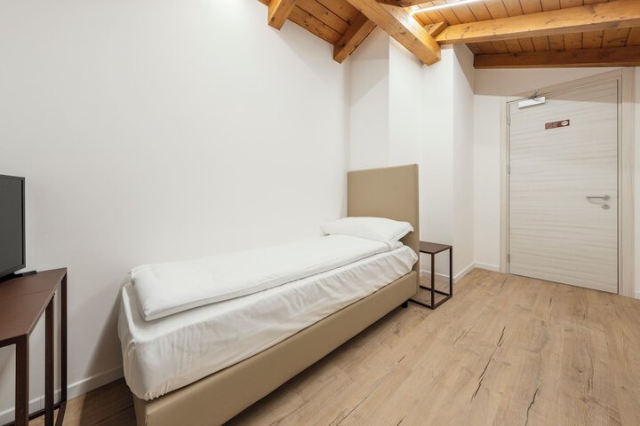 Room 14 of 38