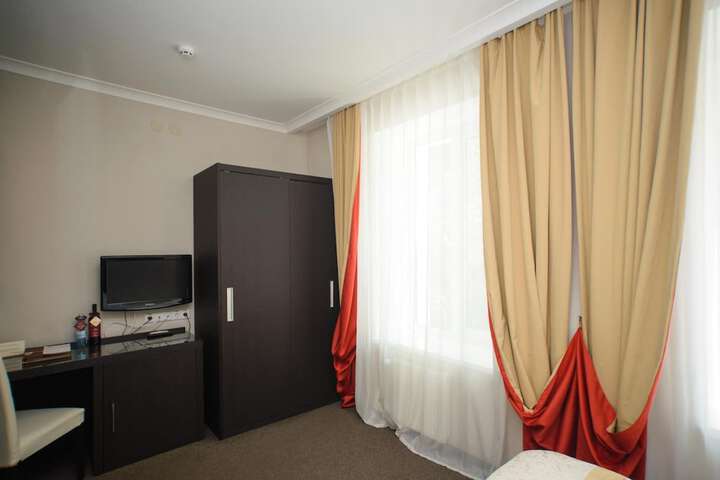 Room 28 of 63