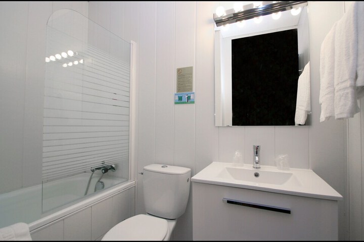 Room 15 of 33