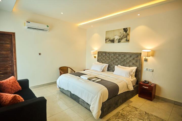 Room 32 of 144