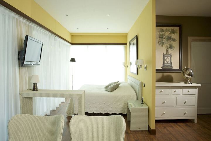 Room 6 of 98